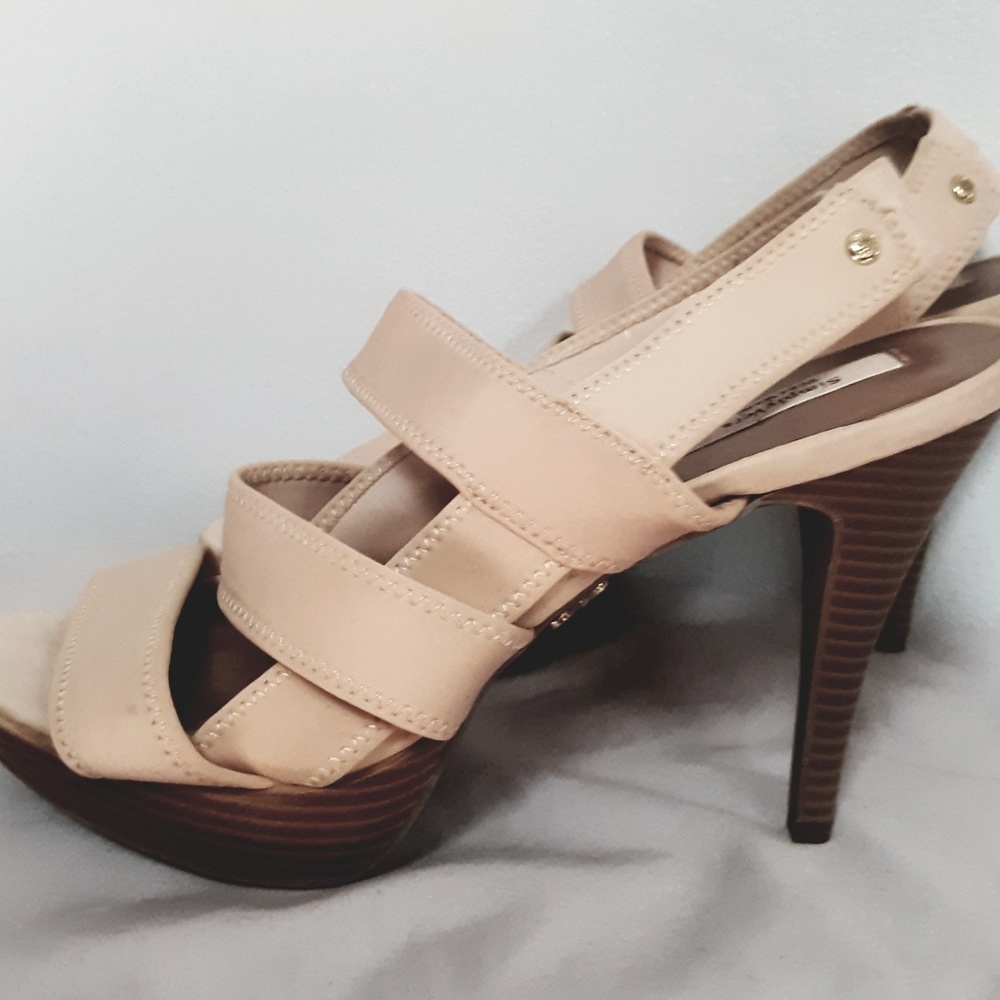 Simply Vera Heels